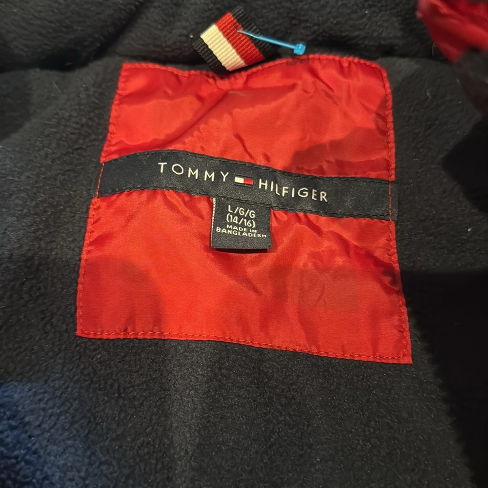 BOYS RED TOMMY HILFIGER PUFFER JACKET - Picture 2 of 8